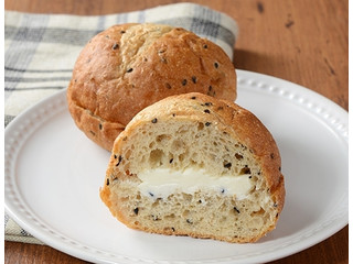 ローソン 黒ごまとクリームチーズのふわもちフランスサンド