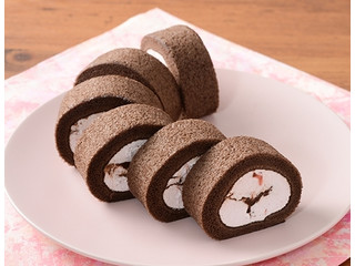 ローソン Uchi Cafe’ パリっとしたチョコのもち食感ロール いちごクリーム