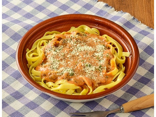 ローソン ソースたっぷり生パスタ ミートカルボナーラ