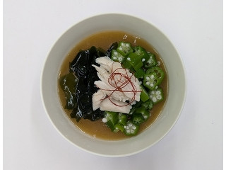 ローソン 蒸し鶏と三陸産わかめの冷製中華スープ