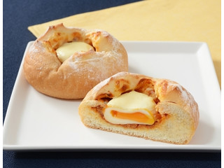 ローソン とろ~り月見ミートチーズパン