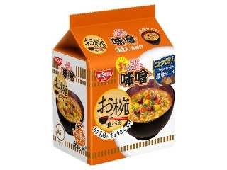 お椀で食べるカップヌードル味噌