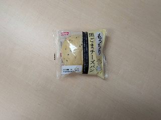 オイシス もっちり黒ごまチーズパン
