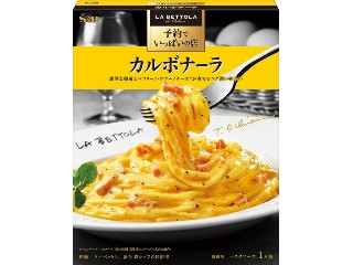 予約でいっぱいの店のカルボナーラ