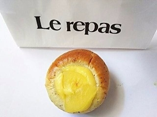 京王ルパ りんごと紅茶のクリームパン