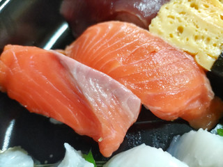 にぎりの徳兵衛 ふくい名水サーモン