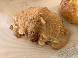 ペニーレイン リンゴとシナモンのクロワッサン