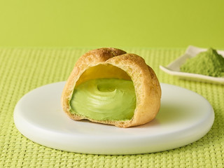 モンテール 小さな洋菓子店 天空の抹茶シュークリーム