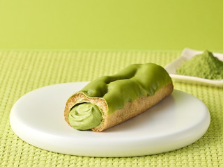 モンテール 小さな洋菓子店 天空の抹茶エクレア