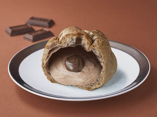 モンテール 小さな洋菓子店 HERSHEY’S生チョコシュークリーム 商品写真