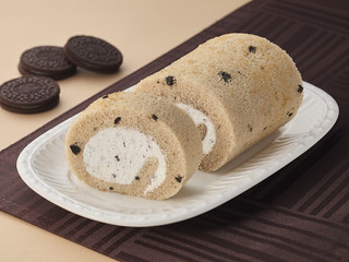モンテール 小さな洋菓子店 HERSHEY’Sクッキー＆クリームロール