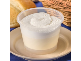 ドンレミー 牛乳を注ぐ女の純白プリン