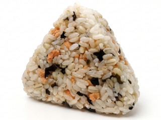 デイリーヤマザキ 大きなおむすび 鮭わかめ もち麦入り（デイリー