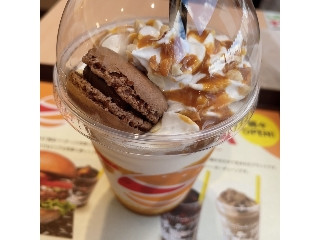 ゼッテリア ショコラマカロン付き 塩キャラメルパフェシェーキ