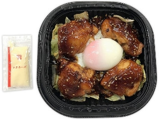 セブン-イレブン ピリっと甘辛！ごろっとチキンのてりたま丼（セブン