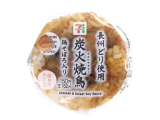 セブン-イレブン 炭火焼鳥おむすび 鶏そぼろ入り（セブン-イレブン