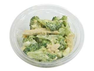 徳島県産ブロッコリーと蒸し鶏の玉子サラダ