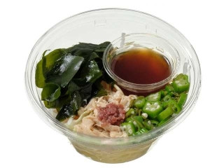 蒸し鶏とオクラのねばねばパスタサラダ