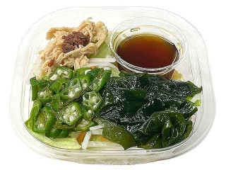 蒸し鶏とオクラのねばねばパスタサラダ