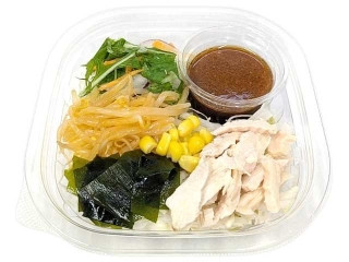 セブン-イレブン ピリ辛ラーメンサラダ 桜島どり蒸し鶏使用