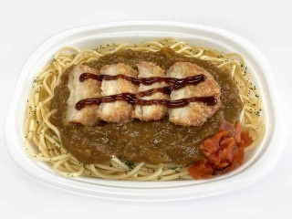 大盛パスタ チキンカツカレー