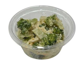 ブロッコリーと蒸し鶏の玉子サラダ