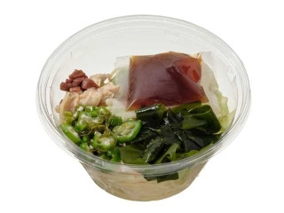 蒸し鶏とオクラのねばねばパスタサラダ