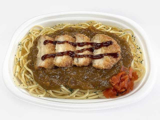 セブン-イレブン 大盛パスタ チキンカツカレー 商品写真