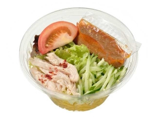 セブン-イレブン ごまダレで食べる蒸し鶏ラーメンサラダ