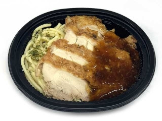 セブン-イレブン チキンステーキ 山わさび入りソース使用