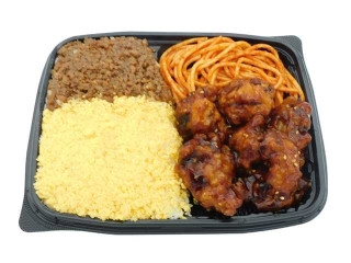 セブン-イレブン ピリ辛チキン＆鶏そぼろ弁当