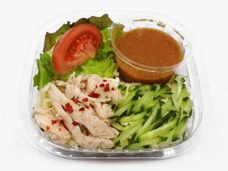 セブン-イレブン ごまダレで食べる蒸し鶏ラーメンサラダ