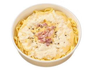 セブン-イレブン 生パスタ 卵黄のコク濃厚カルボナーラ