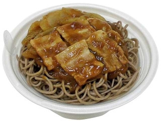 セブン-イレブン 夕張カレーそば 北海道産そば粉使用