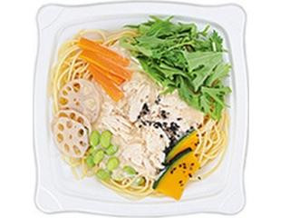 ナチュラルローソン 蒸し鶏の豆乳白味噌おだしパスタ