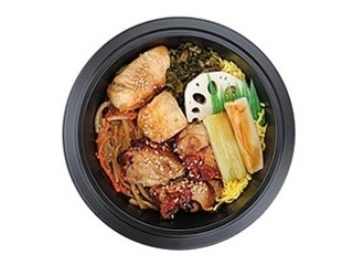 セブン「旨辛豚キムチ丼」ほか：新発売のコンビニ弁当