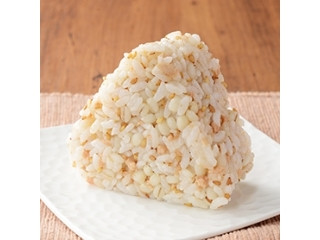 ナチュラルローソン 胡麻さけのもち麦入りおにぎり（ナチュラル