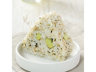 ナチュラルローソン 枝豆とわさびごはんのもち麦入りおにぎりの感想