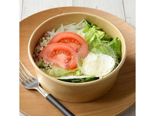 ナチュラルローソン オリーブオイルで食べるトマトとチーズのサラダ