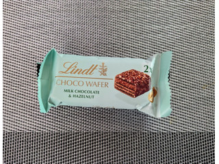 リンツ チョコウェイファー ヘーゼルナッツ（LINDT＆SPRUNGLI JAPAN