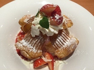 デニーズ 苺のポップオーバー
