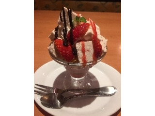 デニーズ 苺のミニパルフェ