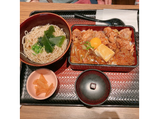 大戸屋 月見鶏すき焼き重と麺のセット