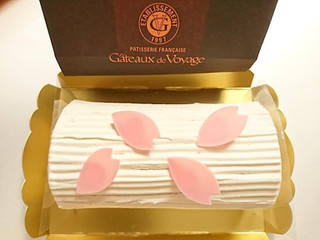 ガトー・ド・ボワイヤージュ ROULÉ AU SAKURA 桜のロールケーキ
