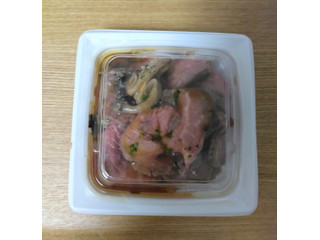 アール・エフ・ワン 牛肉のグリル 霜降りひらたけのロースト添え