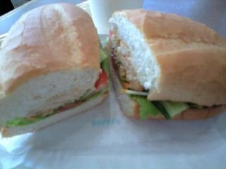 ドトール ミラノサンド チキンカレーサラダ 特製スパイシーソース