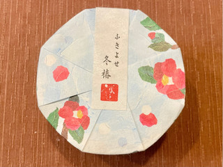 アトリエうかい ふきよせ 冬椿