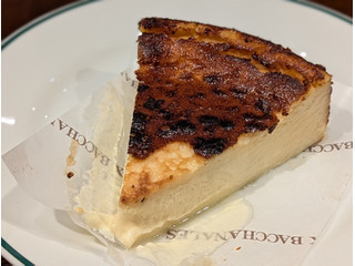 AUX BACCHANALES 自家製バスクチーズケーキ