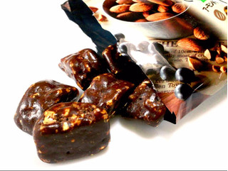 「森永製菓 ヘルシースナッキング アーモンドと黒大豆のビターチョコ 袋30g」のクチコミ画像 by つなさん