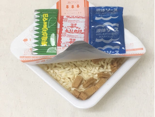 「明星食品 一平ちゃん夜店の焼うどん いなり寿司味 カップ117g」のクチコミ画像 by レビュアーさん